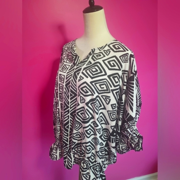 Chico's Ladies White & Black Polyester Summer Poncho Top (Size 2) - Picture 3 of 7